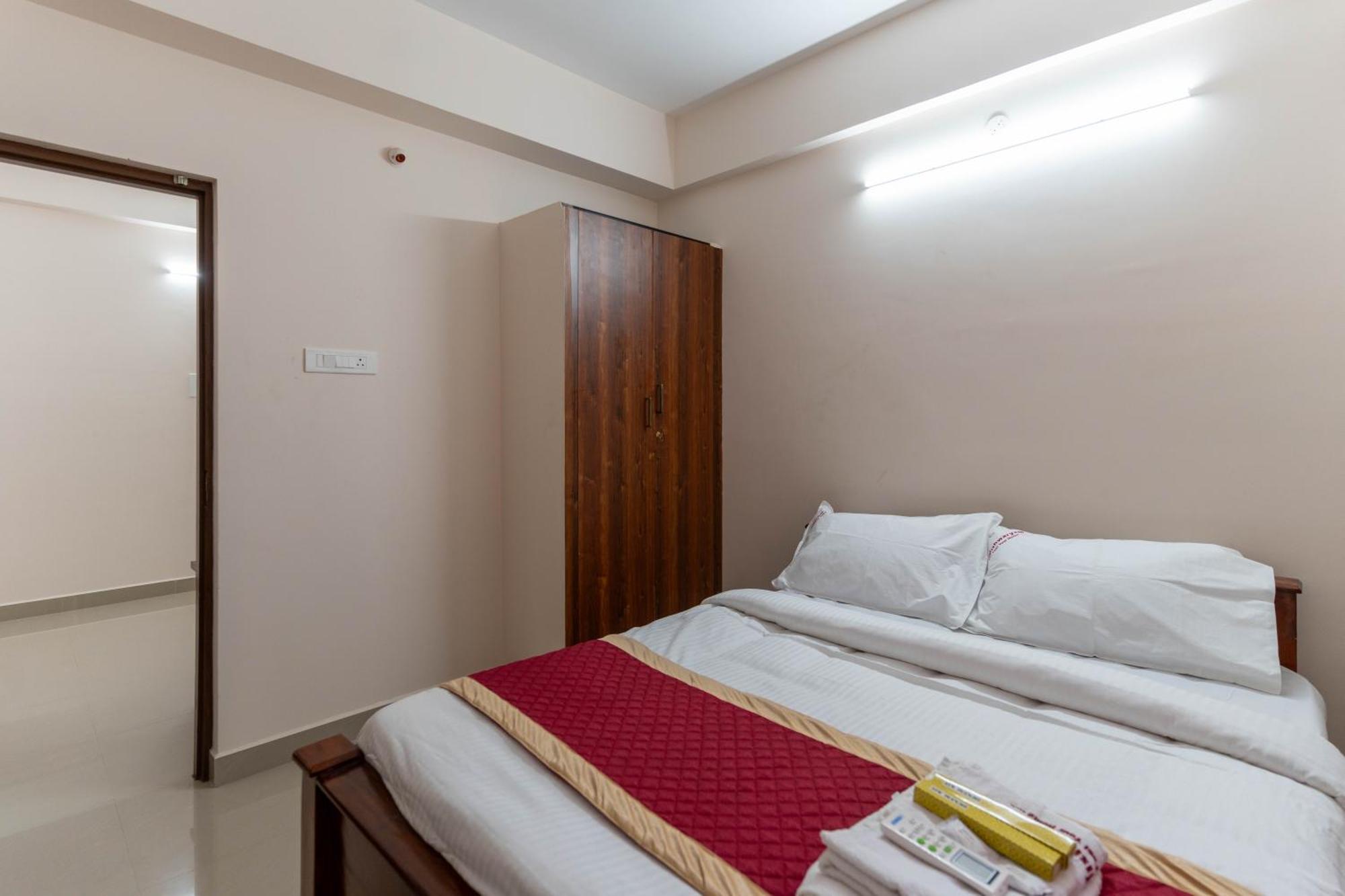 Aishwaryam Service Apartment 첸나이 외부 사진